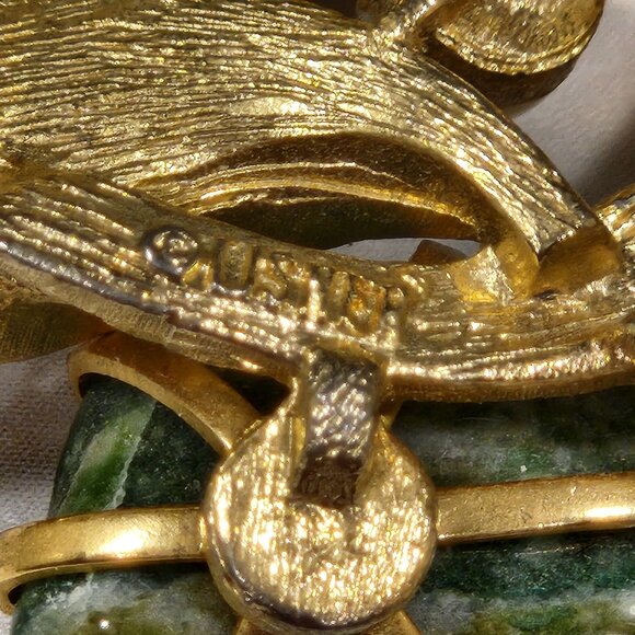 Vintage LISNER Textured Gold Tone Abstract Swirl Brooch Jade & Imitation Pearls - Picture 7 of 12